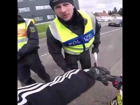 Jak uniknąć kontroli drogówki? Motocyklista wpadł na fajny pomysł