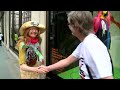 Avaaz Handshake: London - Give Peace a Hand Avaaz Handshake: London - Give Peace a Hand