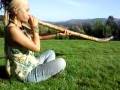videos de Sarai resonating with the didgeridoo