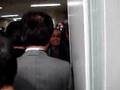 傍聴希望者と職員の衝突「立見傍聴させろ」と大紛糾　戸田と府民の怒りが爆発！（2）「市民派議員」も発言「議長にはかれ」