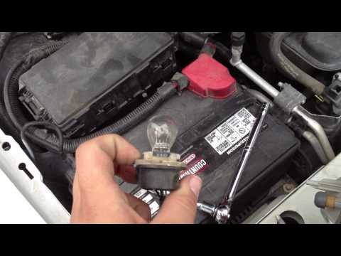 How to change front turn signal – 2004 Mercury Grand Marquis/Ford Crown Victoria