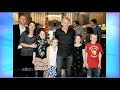 Gordon Ramsay cuts his finger pretty bad on Ellen