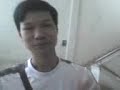 Sinh vien nhan tien di khach tren giang duong