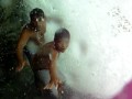 Felipe e Luiz dentro da cachoeira