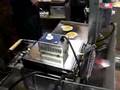movie@近鉄百貨店東大阪店1Fイカ焼き実演販売(動画by電気いか焼器)