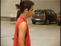 che sudaka mirando el mundo al reves