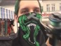 HolK zeigt diesmal den Lebensmittelhändlern, was die Kunden wollen: gutes Essen statt Gen-Food! Dafür angelt er auf einem Marktplatz mit Bio-Ständen. Mit einer Möhre wird versucht, die Leute zu ködern. Ob erfolgreich, seht Ihr hier.