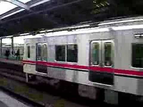 京王電鉄9030系　若葉台駅にて