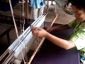 une femme m'accueille dans sa maison et m'explique le tissage de la soie

a woman welcomes me in her house and explains how making silk materials by showing