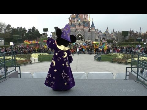 dlrpmagicvideo - Disney's 20th Anniversary Celebration Train Premiere by http://www.dlrpmagic.com: Disneyland Paris at the click of a mouse! Mickey Mouse steals the show as h...