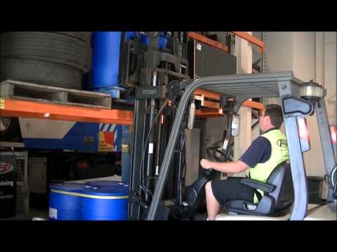 Forklift Training - How to lift a load - Part 5/6