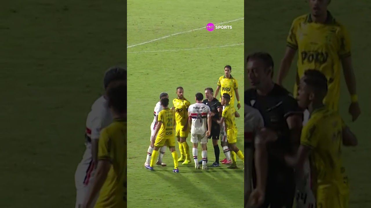 SEGURA ELE! CALLERI SOFREU FALTA DURA, PARTIU PRA CIMA DO ADVERSÁRIO E O ÁRBITRO SEGUROU #shorts