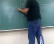 Professor de 2 metros e 10 cm dançando