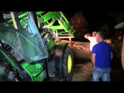 Click to View : Nocna wichura 19/20 lipca 2015 rok - usuwanie powalonego dębu w Chrząstawie W.