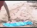 pelucas toma vacasiones y va a la playa donde se henamora de bo derek