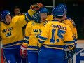 tre kronor-h�jdpunkter fr�n hockey-vm 1992. sverige vann vm-guldet f�r andra �ret i rad. detta var bland andra peter forsbergs f�rsta vm.