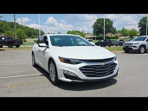 Used 2024 Summit White CHEVROLET LT image 1