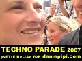 david guetta, christine albanel la ministre de la culture et madame de panafieu ...
ecktonik ... on pourrait presque appeler de cette version 2007 de la technoparade la tecktonik parade ... ceux qui connaissaient se sont eclates a fond ... ceux qui ne connaissait pas (dont moi) ont pris un flash ...
le renouveau est la ... nouvelle dance, nouvelle musiquen nouveau code ...
tres tres positif : le brassage social ...
merci a technopol ...

archeologie du present est un work in progress by yvette neliaz pour damepipi.com