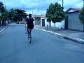 Kariston equipe pilotos de fuga tocando duma roda