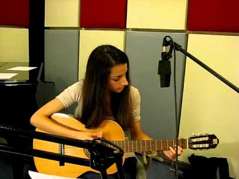 
                
                    Vasiliki Mouriki singing 