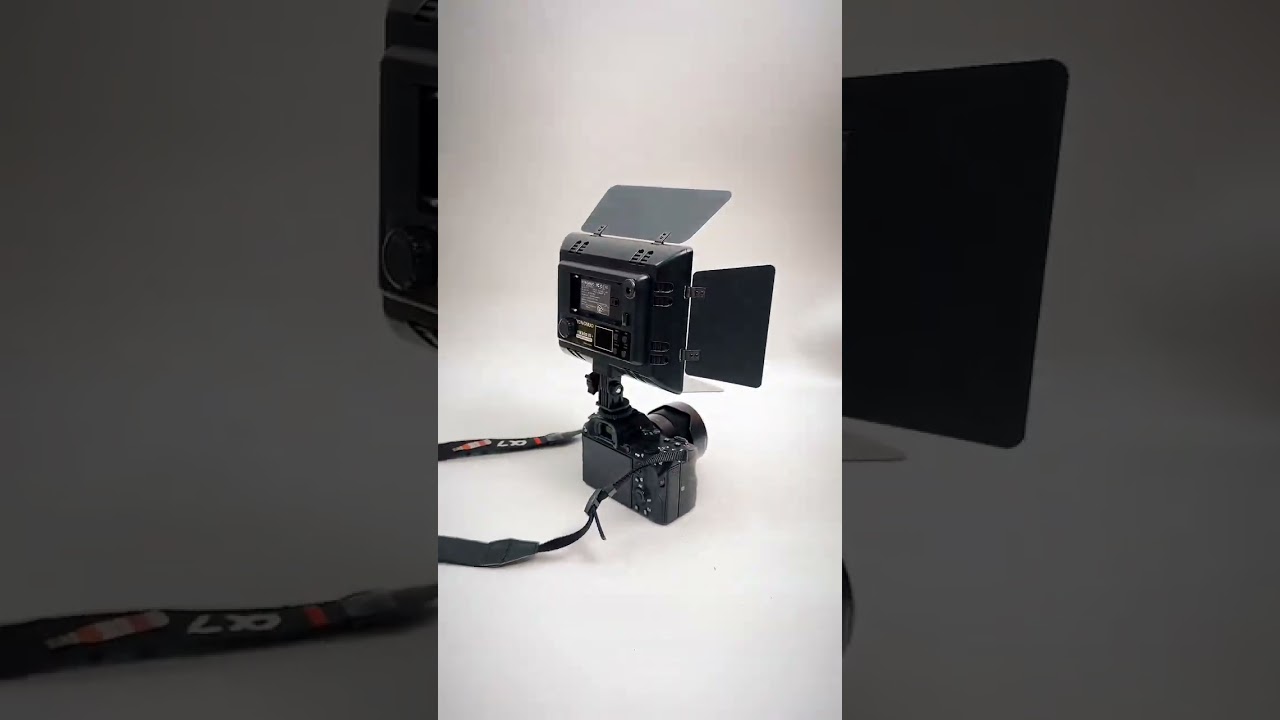Прямоугольный видеосвет Yongnuo YN-300 III для фото и видео на штативе 2.1м с аккумулятором Прямоугольный видеосвет Yongnuo YN-300 III для фото и видео на штативе 2.1м с аккумулятором