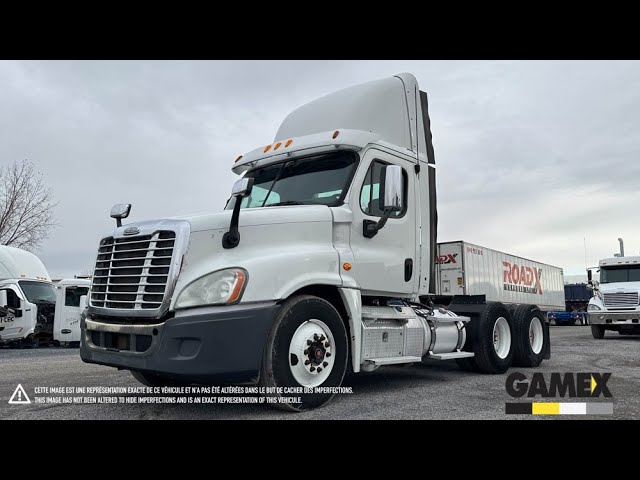 2013 FREIGHTLINER CASCADIA CAMION DAY CAB in Heavy Trucks in Moncton