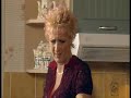 two pints of lager and a packet of crisps s02e01 on the blob