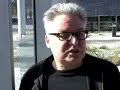 Dank der selbstlosen Bemühungen von Tony Nikae und seiner investigativem Marktforschungsagentur Havocscope, die auf ihrer Website die geschätzten globalen Verluste durch illegalen Handel postet, wissen wir endlich, wer schlimmer ist als Raubmusikkopierer. Nämlich Raubfischer, Raubschneider, Raub-Gas-und-Öl-Schmuggler, Raub-Zigarettenhändler, Raubfilmhersteller, Kunsträuber, Menschenhändler, Müllschmuggler, Raub-Auto-Ersatzteilekopierer, Raub-Exstasy-Dealer, Raub-äh-Tierhändler, Raub-Speed-Verchecker, Raubsoftwareproduzenten, Raubmedikamentenkopierer, Raub-Opiate-Dealer, Raub-Koks-Pusher, Raub-Elektrogeräte-Unternehmer und ganz an der Spitze der Erzfeind der Brauerei-Industrie, nämlich der Raubrastafari und verbrecherische Hanf-Schmuggler.