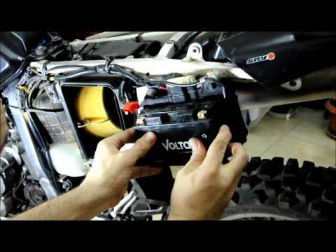 How to replace the battery on a Suzuki DRZ400s