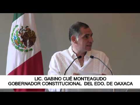 Entrega @GabinoCue apoyos económicos a 49 menores de la Sierra Norte, la Mixteca y el Istmo