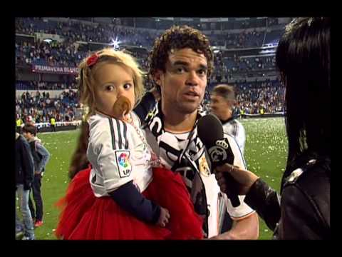 Las dedicatorias de los jugadores del Real Madrid durante la fiesta de la Décima Las dedicatorias de los jugadores del Real Madrid durante la fiesta de la Décima