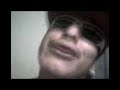 dunny cantandole a una persona especial