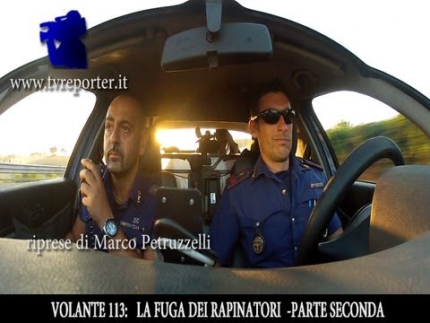 volante - Riprese di Marco Petruzzelli www.tvreporter.it Roma: a bordo della volante 4 la nostra troupe ha seguito l'intervento in diretta di una rapina in atto. I rap...