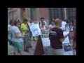 La asociacion por la verdad sobre el 11S en la latina, madrid con el panel de informacion y repartiendo tripticos