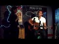 PABLO ALBORÁN Y DIANA NAVARRO CANTANDO TE HE ECHADO DE MENOS. LETRA: TENÍA GANAS YA DE PASAR JUNTO ATI UNOS MINUTOS SOÑANDO, SIN UN RELOJ QUE CUENTES LAS CARICIAS QUE TE VOY DANDO, JURAMENTO DE SAL Y LIMÓN PROMETIMOS QUERERNOS LOS DOS. TE HE ECHADO DE MENOS TODO ESTE TIEMPO HE PENSANDO EN TU SONRISA Y TU FORMA DE CAMINAR TE HE ECHADO DE MENOS HE SOÑADO EL MOMENTO DE VERTE AL LADO MIO DEJANDOTE LLEVAR QUIERO QUE SIGA ASÍ TU ALMA PEGADA A MÍ Y MIENTRAS NOS QUEDAMOS QUIETOS DEJANDO QUE LA PIEL CUMPLA POCO A POCO TODOS SUS DESEOS HOY NO HAY NADA QUE HACER, QUEDEMONOS AQUÍ CONTANDONOS SECRETOS, DICIENDONOS BAJITO QUE LO NUESTRO SIEMPRE SERÁ ETERNO FANTASÍA EN UNA COPA DE ALCOHOL, PROMETIMOS VOLVER A VERNOS TE HE ECHADO DE MENOS TODO ESTE TIEMPO HE PENSADO EN TU SONRISA Y EN TU FORMA DE CAMINAR TE HE ECHADO DE MENOS HE SOÑADO EL MOMENTO DE VERTE AL LADO MÍO DEJANDOTE LLEVAR (x2) SILENCIO... QUE MIS DEDOS CORREN ENTRE TUS DEDOS Y CON UN SUAVE DESLIZ HAGO QUE SE PARE EL TIEMPO TE HE ECHADO DE MENOS TODO ESTE TIEMPO HE PENSADO EN TU SONRISA Y EN TU FORMA DE CAMINAR TE HE ECHADO DE MENOS HE SOÑADO EL MOMENTO DE VERTE AL LADO MÍO DEJANDOTE LLEVAR (x2) Y YO TE HE ECHADO DE MENOS (x2) TE HE ECHADO DE MENOS TODO ESTE TIEMPOI HE PENSADO EN TU SONRISA Y EN TU FORMA DE CAMINAR TE HE HECHADO DE MENOS HE SOÑADO EL MOMENTO DE VERTE AL LADO MIO DEJANDOTE LLEVAR