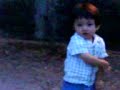 HECTOR JUGANDO CON LA GALLETA
