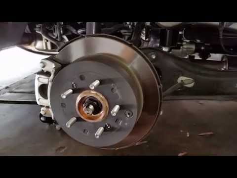 2014 Kia Sportage SUV – Checking Rear Disc Brake Pads – Rotor, Caliper & Bracket