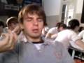 LUI CABECEANDO