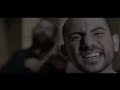lucariello rapper napoletano, canta 'cappotto di legno'. canzone scritta in collaborazione con roberto saviano,autore del libro 'gomorra'...
la canzone riguarda di un sicario ingaggiato dai casalesi per uccidere appunto roberto saviano

la voce ke si sente campionata, � la voce di nicola schiavone,padre di walter e francesco.presa da un servizio fatto dalle iene ad una conferenza di roberto saviano in quel di casal di principe