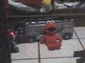 El robot vs elmo