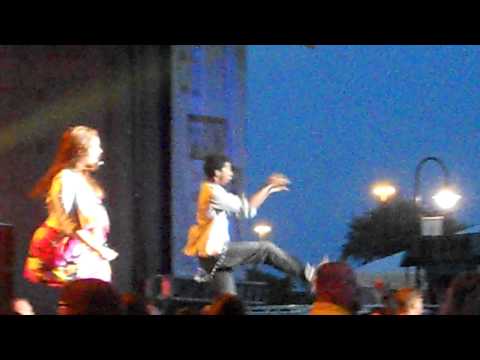 Jonas Brothers & Demi Lovato Rocks Jones Beach  8 21 2010
