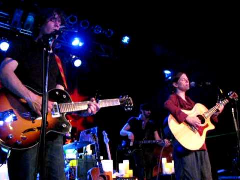 world spins madly on - The Weepies performing World Spins Madly On, live at the Lincoln Theater in Raleigh, NC on 11-16-10. I was right at the stage so I have pretty decent quality...