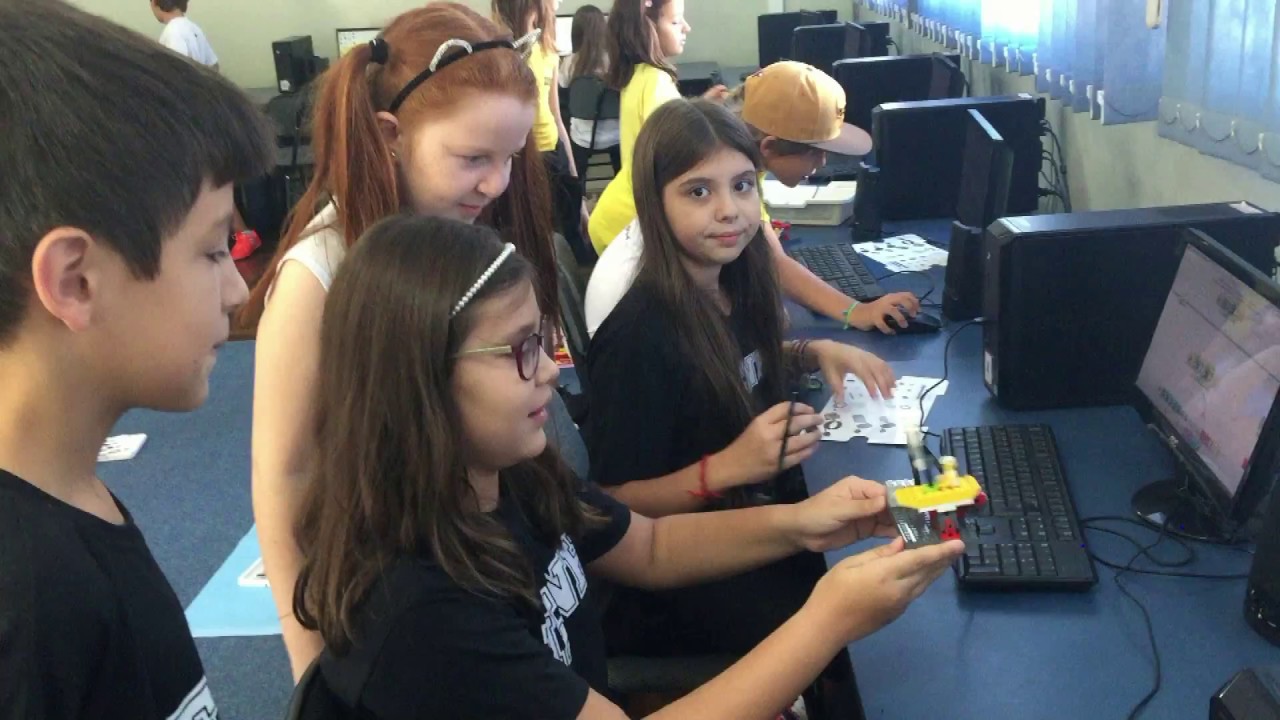 Barco com lego na aula de Programação Barco com lego na aula de Programação