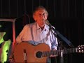 avec l'accord de graeme allwright -
les nouvelles paroles de la marseillaise ! enfin ce que nous attentions tous ; sans trop vouloir pour certains le formuler � voix haute.

monsieur le pr�sident de la r�publique fran�aise n'ignore pas l'existence de ces belle paroles de paix et de fraternit�... a quand la d�cision officielle d'adopter cette version mod�le qui trois cent ans apr�s ouvre la voie de la paix, de la libert� et de la fraternit� avec des mots d'amour et d'amiti�.
il me vient une petite id�e.... si nous allions au-devant d'une d�cision officielle en chantant tout simplement les nouvelles paroles de la marseillaise quand il nous est propos� d'entonner  notre hymne national ( j'ai cru voir lors de matchs de foot importants que nos hommes  politiques ne connaissaient que tr�s mal les paroles � vengeresses officielles �....).