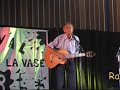 avec l'accord de graeme allwright -
les nouvelles paroles de la marseillaise ! enfin ce que nous attentions tous ; sans trop vouloir pour certains le formuler � voix haute.

monsieur le pr�sident de la r�publique fran�aise n'ignore pas l'existence de ces belle paroles de paix et de fraternit�... a quand la d�cision officielle d'adopter cette version mod�le qui trois cent ans apr�s ouvre la voie de la paix, de la libert� et de la fraternit� avec des mots d'amour et d'amiti�.
il me vient une petite id�e.... si nous allions au-devant d'une d�cision officielle en chantant tout simplement les nouvelles paroles de la marseillaise quand il nous est propos� d'entonner  notre hymne national ( j'ai cru voir lors de matchs de foot importants que nos hommes  politiques ne connaissaient que tr�s mal les paroles � vengeresses officielles �....).