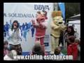 Cristina y Mercedes cantando Adelante en Madrid