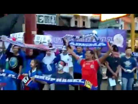 Pertemuan Ini Adalah Kabar -- Aremania Pertemuan Ini Adalah Kabar -- Aremania