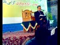 زيارة أمين الله السَّلاَمُ عَلَيْكَ يَا أَمِيْنَ الله فِيْ أَرْضِهِ وَحُجَّتَهُ عَلَى عِبَادِهِ السَّلاَمُ عَلَيْكَ يَا أَمِيْرَ الْمُؤْمِنِيْنَ أَشْهَدُ أَنَّكَ جَاهَدْتَ فِي الله حَقَّ جِهَادِهِ وَعَمِلْتَ بِكِتَابِهِ وَاتَّبَعْتَ سُنَنَ نَبِيِّهِ مُحَمَّدٍ صَلَّى الله عَلَيْهِ وَآلِهِ حَتَّى دَعَاكَ الله إلَى جِوَارِهِ فَقَبَضَكَ إِلَيْهِ بِاخْتِيَارِهِ وَأَلْزَمَ أَعْدَاءَكَ الْحُجَّةَ مَعَ مَا لَكَ مِنَ الْحُجَجِ الْبَالِغَةِ عَلَى جَمِيْعِ خَلْقِهِ اللّهُمَّ فَاجْعَلْ نَفْسِيْ مُطْمَئِنَّةً بِقَدَرِكَ رَاضِيَةً بِقَضَائِكَ مُوْلَعَةً بِذِكْرِكَ وَدُعَائِكَ مُحِبَّةً لِصِفْوَةِ أَوْلِيَائِكَ مَحْبُوْبَةً فِيْ أَرْضِكَ وَسَمَائِكَ صَابِرَةً عِنْدَ نُزُوْلِ بَلاَئِكَ شَاكِرَةً لِفَوَاضِلِ نَعْمَائِكَ ذَاكِرَةً لِسَوَابِغِ آلاَئِكَ مُشْتَاقَةً إِلَى فَرْحَةِ لِقَائِكَ مُتَزَوِّدَةً التَّقْوَى لِيَوْمِ جَزَائِكَ مُسْتَنَّةً بِسُنَنِ أَوْلِيَائِكَ مُفَارِقَةً لأَخْلاَقِ أَعْدَائِكَ مَشْغُولَةً عَنِ الدُّنْيَا بِحَمْدِكَ وَثَنَائِكَ. ثم تتوجّه إلى الله تبارك وتعالى وتقول: اللَّهُمَّ إِنَّ قُلُوْبَ الْمُخْبِتِيْنَ إِلَيْكَ وَالِهَةٌ وَسُبُلَ الرَّاغِبِيْنَ إِلَيْكَ شَارِعَةٌ وَأَعْلاَمَ الْقَاصِدِيْنَ إِلَيْكَ وَاضِحَةٌ وَأَفْئِدَةَ الْعَارِفِيْنَ مِنْكَ فَازِعَةٌ وَأَصْوَاتَ الدَّاعِيْنَ إِلَيْكَ صَاعِدَةٌ وَأَبْوَابَ الإِجَابَةِ لَهُمْ مُفَتَّحَةٌ وَدَعْوَةَ مَنْ نَاجَاكَ مُسْتَجَابَةٌ وَتَوْبَةَ مَنْ أَنَابَ إِلَيْكَ مَقْبُوْلَةٌ وَعَبْرَةَ مَنْ بَكَى مِنْ خَوْفِكَ مَرْحُوْمَةٌ وَالإِغَاثَةَ لِمَنِ اسْتَغَاثَ بِكَ مَوْجُوْدَةٌ وَالإِعَانَةَ لِمَنِ اسْتَعَانَ بِكَ مَبْذُوْلَةٌ وَعِدَاتِكَ لِعِبَادِكَ مُنْجَزَةٌ وَزَلَلَ مَنِ اسْتَقَالَكَ مُقَالَةٌ وَأَعْمَالَ الْعَامِلِينَ لَدَيْكَ مَحْفُوْظَةٌ وَأَرْزَاقَكَ إلى الْخَلاَئِقِ مِنْ لَدُنْكَ نَازِلَةٌ وَعَوَائِدَ الْمَزِيْدِ إِلَيْهِمْ وَاصِلَةٌ وَذُنُوْبَ الْمُسْتَغْفِرِينَ مَغْفُوْرَةٌ وَحَوَائِجَ خَلْقِكَ عِنْدَكَ مَقْضِيَّةٌ وَجَوَائِزَ السَّائِلِينَ عِنْدَكَ مُوَفَّرَةٌ وَعَوَائِدَ الْمَزِيدِ مُتَوَاتِرَةٌ وَمَوَائِدَ الْمُسْتَطْعِمِينَ مُعَدَّةٌ وَمَنَاهِلَ الظِّمَاءِ مُتْرَعَةٌ اللَّهُمَّ فَاسْتَجِبْ دُعَائِيْ وَاقْبَلْ ثَنَائِيْ وَاجْمَعْ بَيْنِيْ وَبَيْنَ أَوْلِيَائِيْ بِحَقِّ مُحَمَّدٍ وَعَلِيٍّ وَفَاطِمَةَ وَالْحَسَنِ وَالْحُسَيْنِ إِنَّكَ وَلِيُّ نَعْمَائِيْ وَمُنْتَهَى مُنَايَ وَغَايَةُ رَجَائِيْ فِي مُنْقَلَبِيْ وَمَثْوَايَ. هذا ونلفت الزائرين الكرام إلى أن هذه الزيارة يمكن أن يزار بها كل الأئمة(ع) ولكن يبدل الزائر قوله: 