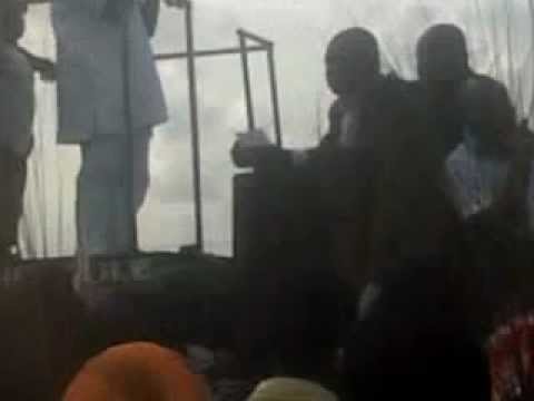 Video: Aki hails ‘Oshio Baba’ at  Oshiomhole’s campaign in Edo