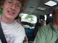 C�l�bration dans la voiture des Tate-Smiths